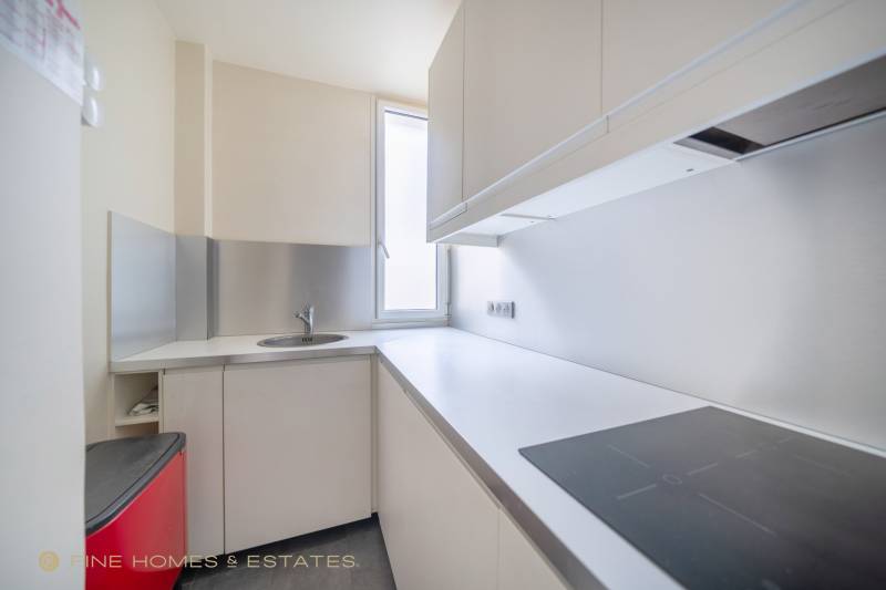 Appartement 2 pièces de 56m² situé au 2ème étage avec ascenseur - Paris 7ème : Boulevard Saint-Germain - rue du Bac  