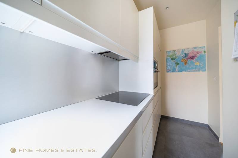 Appartement 2 pièces de 56m² situé au 2ème étage avec ascenseur - Paris 7ème : Boulevard Saint-Germain - rue du Bac  