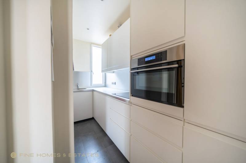Appartement 2 pièces de 56m² situé au 2ème étage avec ascenseur - Paris 7ème : Boulevard Saint-Germain - rue du Bac  
