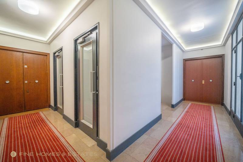 Appartement 2 pièces de 56m² situé au 2ème étage avec ascenseur - Paris 7ème : Boulevard Saint-Germain - rue du Bac  