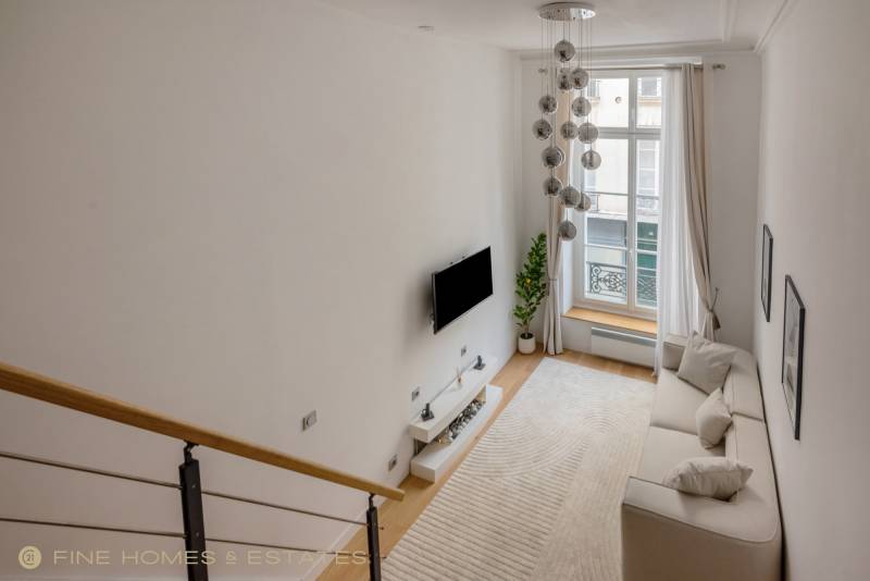 Appartement 2 pièces entièrement rénové de 46m² avec espace mezzanine - Paris 6ème : rue de Savoie - métro Odéon  