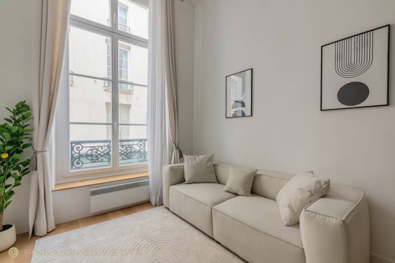 Appartement 2 pièces entièrement rénové de 46m² avec espace mezzanine - Paris 6ème : rue de Savoie - métro Odéon  