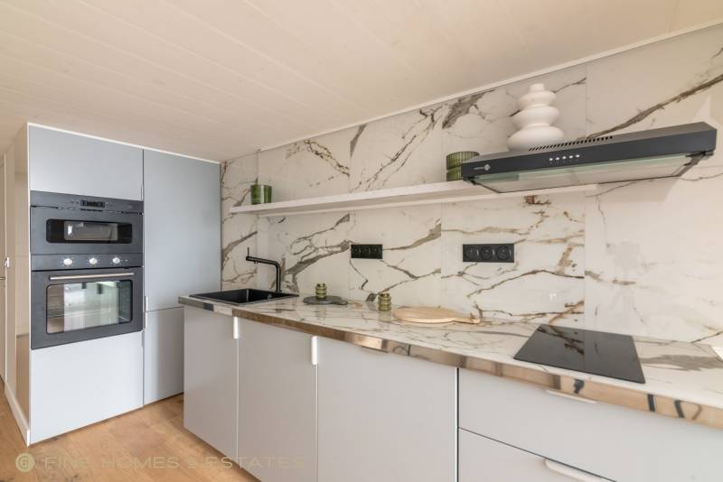 Appartement 2 pièces entièrement rénové de 46m² avec espace mezzanine - Paris 6ème : rue de Savoie - métro Odéon  