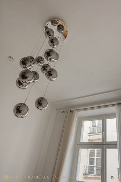 Appartement 2 pièces entièrement rénové de 46m² avec espace mezzanine - Paris 6ème : rue de Savoie - métro Odéon  