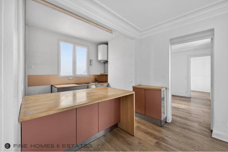Appartement 3 pièces de 54 m² situé au 5ème étage avec ascenseur - Paris 6ème : rue Notre-Dame des Champs - métro Saint-Placide  