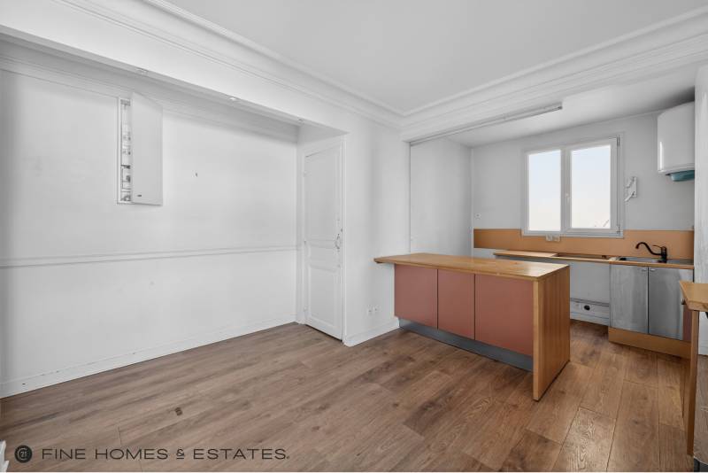 Appartement 3 pièces de 54 m² situé au 5ème étage avec ascenseur - Paris 6ème : rue Notre-Dame des Champs - métro Saint-Placide  