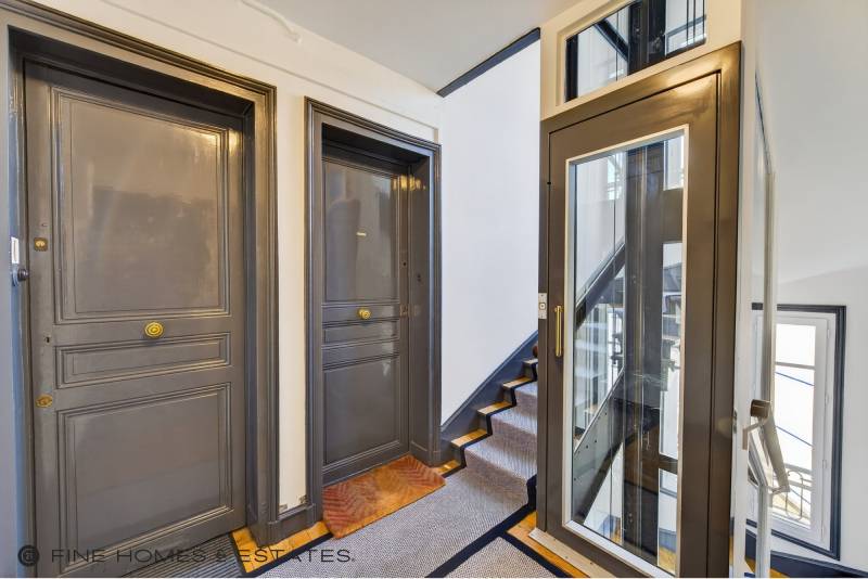 Appartement 3 pièces de 54 m² situé au 5ème étage avec ascenseur - Paris 6ème : rue Notre-Dame des Champs - métro Saint-Placide  