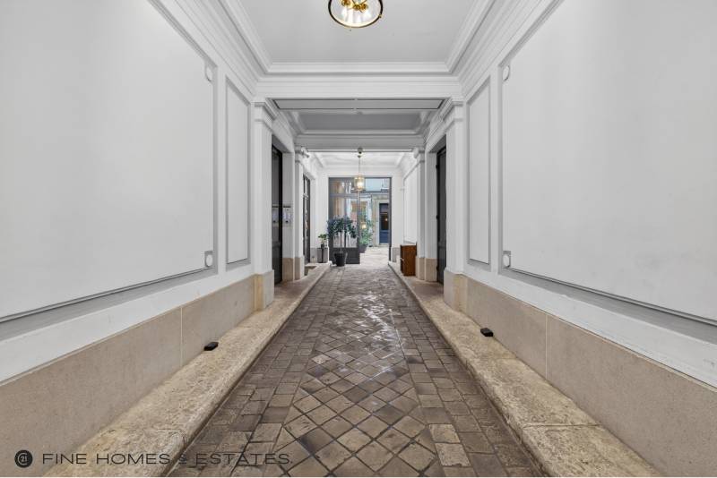 Appartement 3 pièces de 54 m² situé au 5ème étage avec ascenseur - Paris 6ème : rue Notre-Dame des Champs - métro Saint-Placide  