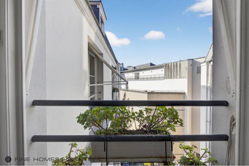 Appartement 3 pièces de 54 m² situé au 5ème étage avec ascenseur - Paris 6ème : rue Notre-Dame des Champs - métro Saint-Placide  