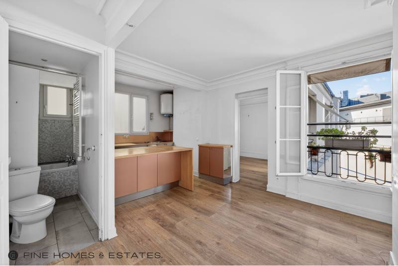 Appartement 3 pièces de 54 m² situé au 5ème étage avec ascenseur - Paris 6ème : rue Notre-Dame des Champs - métro Saint-Placide  