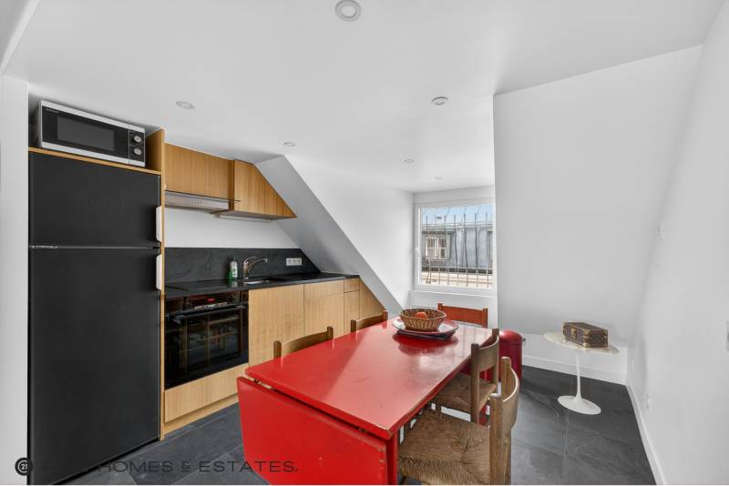 Appartement 3 pièces avec 2 chambres au dernier étage avec vue dégagée sur le Jardin du Luxembourg - Paris 6ème : rue de Vaugirard  