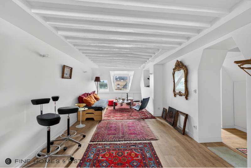 Appartement 3 pièces avec 2 chambres au dernier étage avec vue dégagée sur le Jardin du Luxembourg - Paris 6ème : rue de Vaugirard  