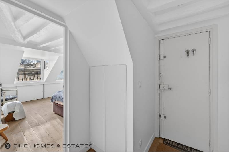 Appartement 3 pièces avec 2 chambres au dernier étage avec vue dégagée sur le Jardin du Luxembourg - Paris 6ème : rue de Vaugirard  