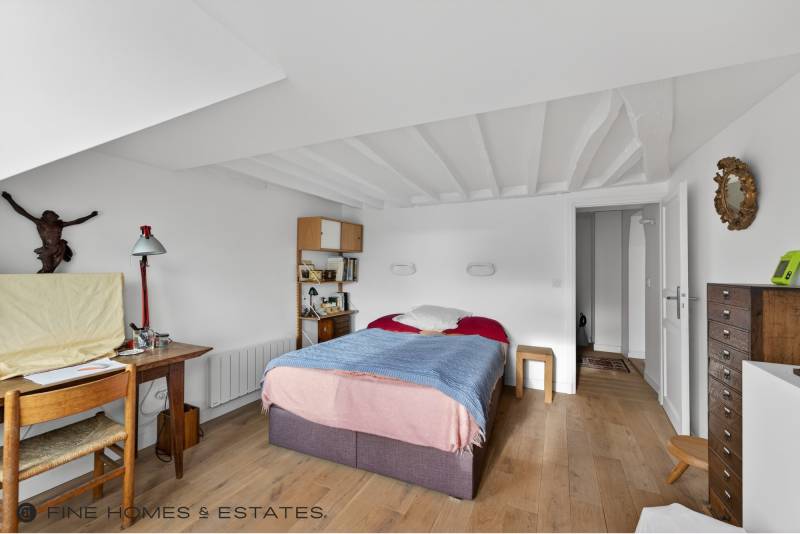 Appartement 3 pièces avec 2 chambres au dernier étage avec vue dégagée sur le Jardin du Luxembourg - Paris 6ème : rue de Vaugirard  