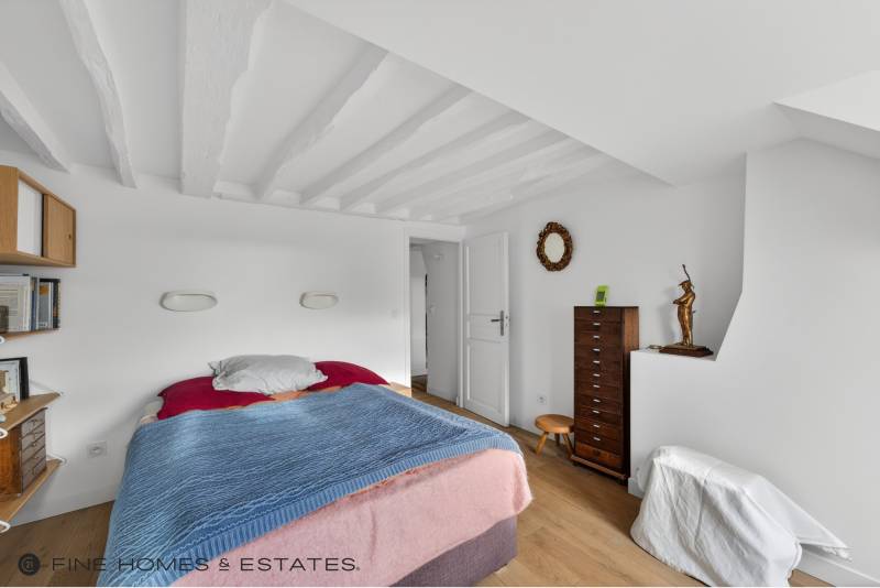 Appartement 3 pièces avec 2 chambres au dernier étage avec vue dégagée sur le Jardin du Luxembourg - Paris 6ème : rue de Vaugirard  