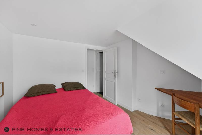 Appartement 3 pièces avec 2 chambres au dernier étage avec vue dégagée sur le Jardin du Luxembourg - Paris 6ème : rue de Vaugirard  