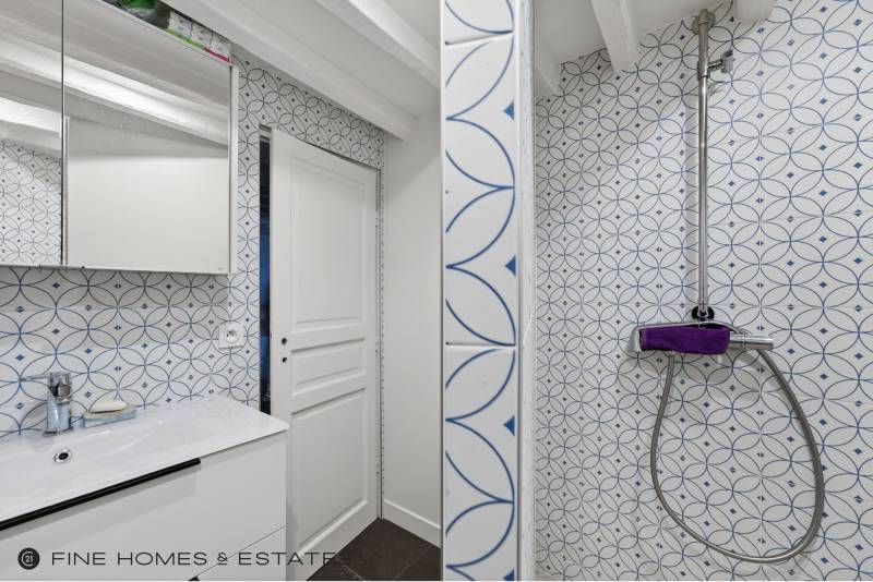 Appartement 3 pièces avec 2 chambres au dernier étage avec vue dégagée sur le Jardin du Luxembourg - Paris 6ème : rue de Vaugirard  