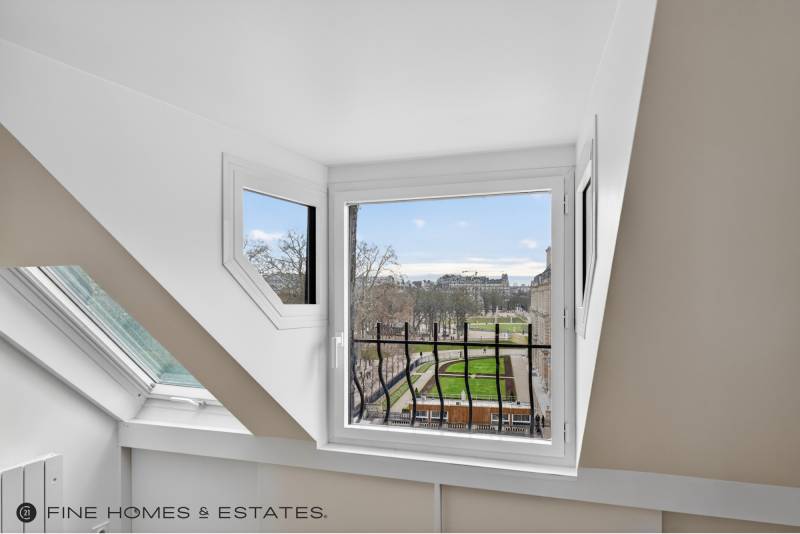 Appartement 3 pièces avec 2 chambres au dernier étage avec vue dégagée sur le Jardin du Luxembourg - Paris 6ème : rue de Vaugirard  