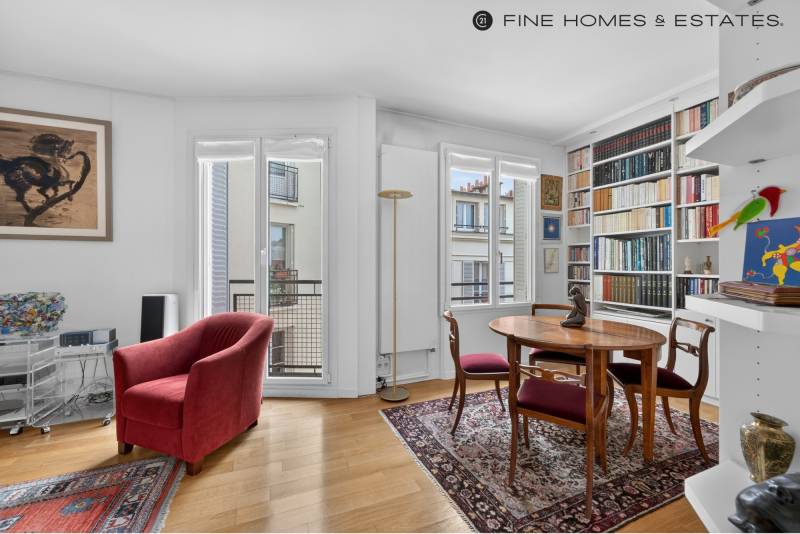 Appartement calme et clair de 57 m² situé au 4ème étage avec ascenseur - Paris 6ème : rue Notre-Dame des Champs  