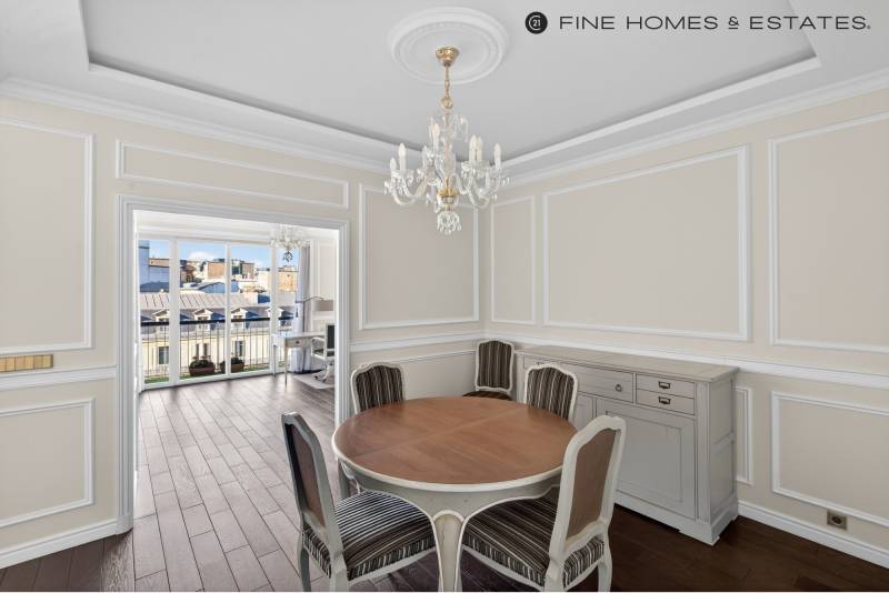 Appartement avec vue Tour Eiffel, étage élevé et balcon, au cœur de l’avenue George V - Paris 8ème : Triangle d’Or  