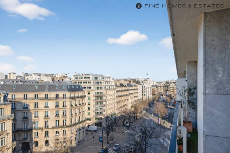 Appartement avec vue Tour Eiffel, étage élevé et balcon, au cœur de l’avenue George V - Paris 8ème : Triangle d’Or  