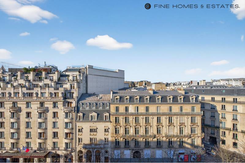 Appartement avec vue Tour Eiffel, étage élevé et balcon, au cœur de l’avenue George V - Paris 8ème : Triangle d’Or  