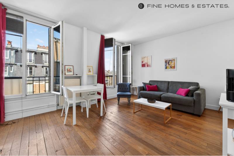 Studio calme et lumineux situé au 7ème étage avec ascenseur : Paris 6ème : rue Notre-Dame des Champs  