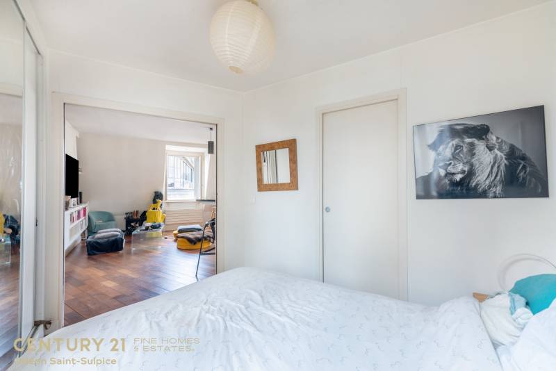Appartement 2 pièces de 40 m² au dernier étage avec vue dégagée - Paris 6ème : rue Guénégaud / rue Mazarine - Saint-Germain-des-Prés  