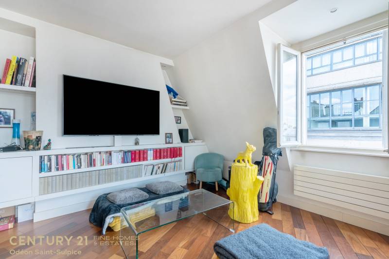 Appartement 2 pièces de 40 m² au dernier étage avec vue dégagée - Paris 6ème : rue Guénégaud / rue Mazarine - Saint-Germain-des-Prés  