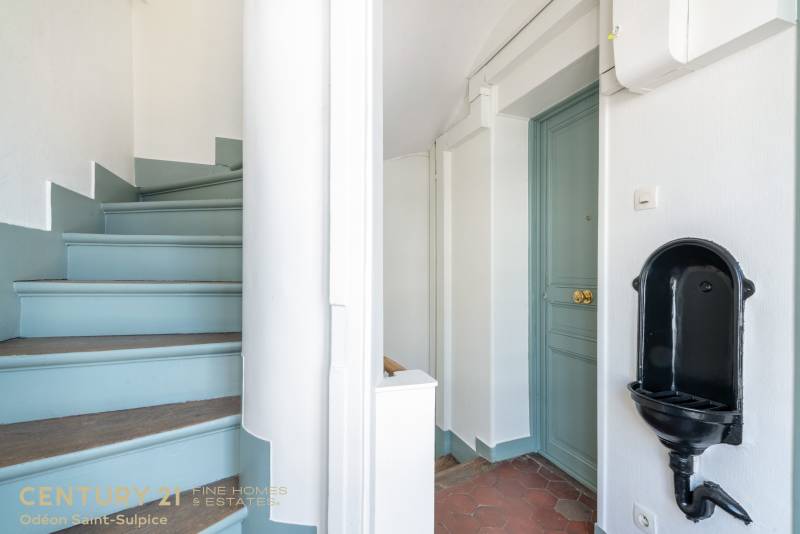 Appartement 2 pièces de 40 m² au dernier étage avec vue dégagée - Paris 6ème : rue Guénégaud / rue Mazarine - Saint-Germain-des-Prés  