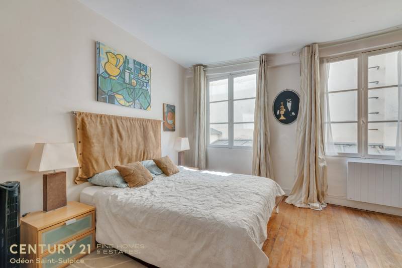 Appartement 3 pièces de 63m² avec 2 belles chambres au calme sur cour - Paris 6ème : rue des Saints-Pères  