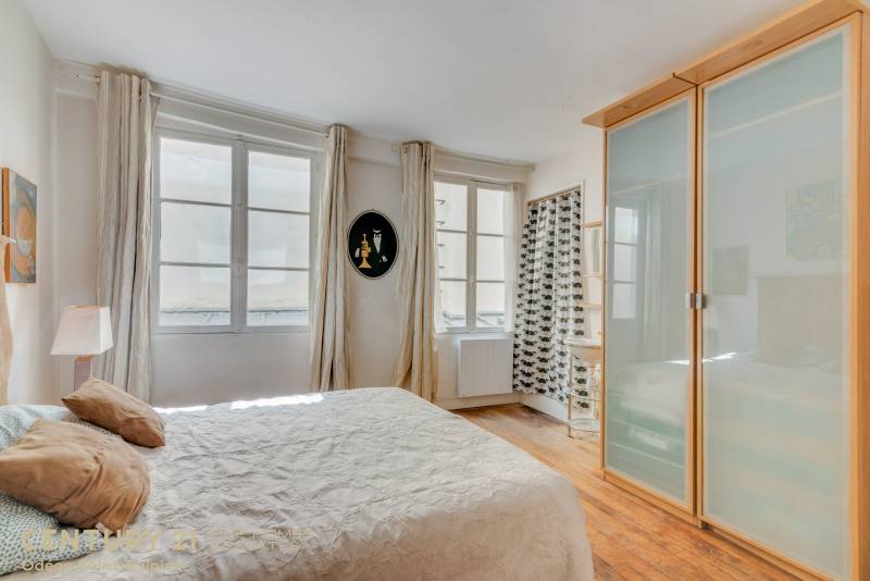 Appartement 3 pièces de 63m² avec 2 belles chambres au calme sur cour - Paris 6ème : rue des Saints-Pères  