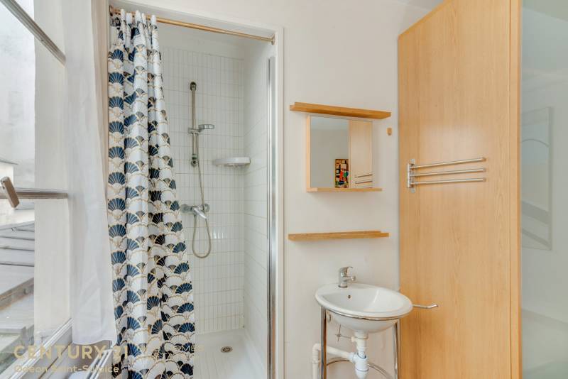 Appartement 3 pièces de 63m² avec 2 belles chambres au calme sur cour - Paris 6ème : rue des Saints-Pères  