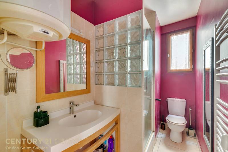 Appartement 3 pièces de 63m² avec 2 belles chambres au calme sur cour - Paris 6ème : rue des Saints-Pères  