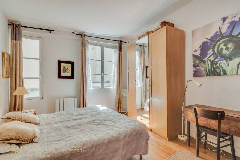 Appartement 3 pièces de 63m² avec 2 belles chambres au calme sur cour - Paris 6ème : rue des Saints-Pères  