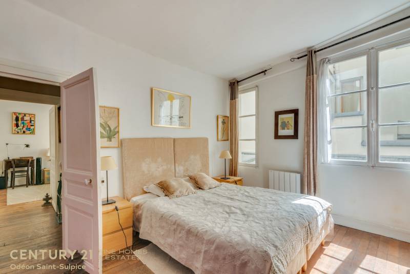 Appartement 3 pièces de 63m² avec 2 belles chambres au calme sur cour - Paris 6ème : rue des Saints-Pères  