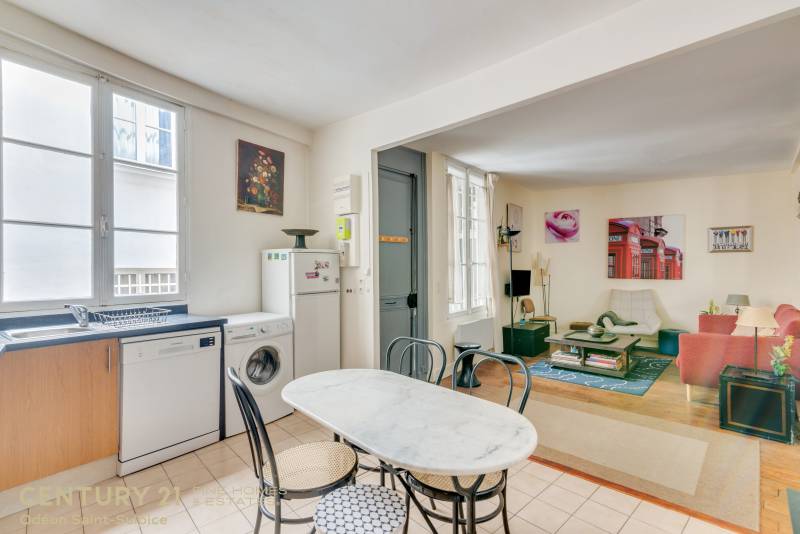 Appartement 3 pièces de 63m² avec 2 belles chambres au calme sur cour - Paris 6ème : rue des Saints-Pères  