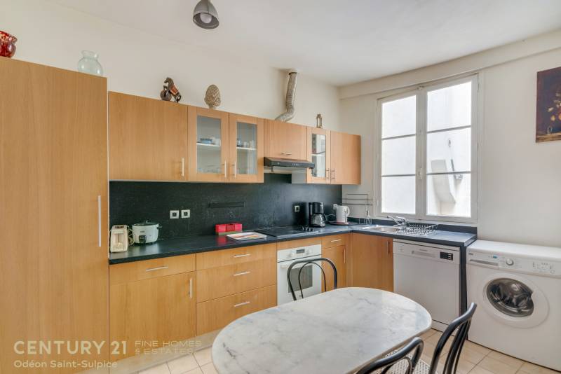 Appartement 3 pièces de 63m² avec 2 belles chambres au calme sur cour - Paris 6ème : rue des Saints-Pères  