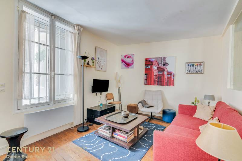 Appartement 3 pièces de 63m² avec 2 belles chambres au calme sur cour - Paris 6ème : rue des Saints-Pères  