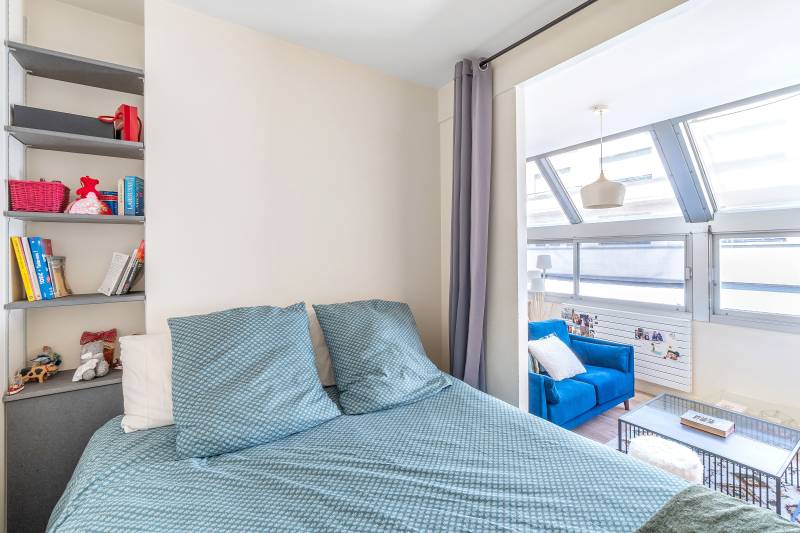 Studio lumineux situé au 4ème étage avec ascenseur - Paris 14ème limite 6ème : rue Campagne-Première - quartier Montparnasse  