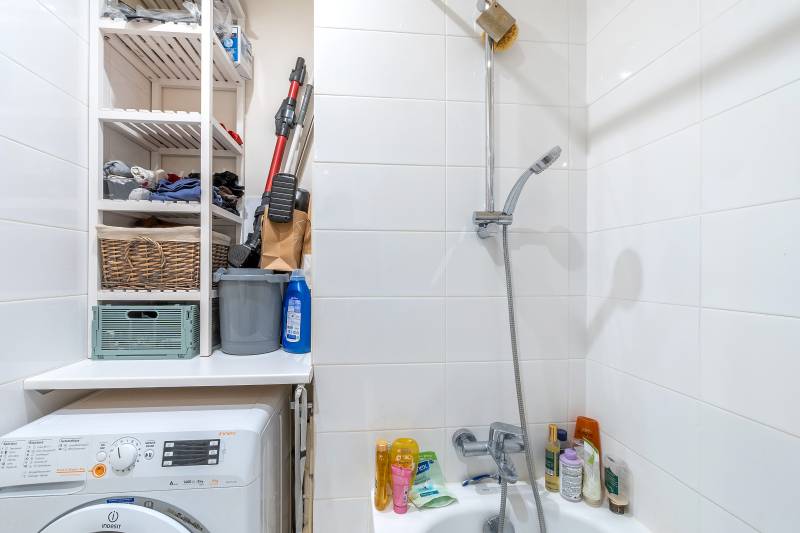 Studio lumineux situé au 4ème étage avec ascenseur - Paris 14ème limite 6ème : rue Campagne-Première - quartier Montparnasse  