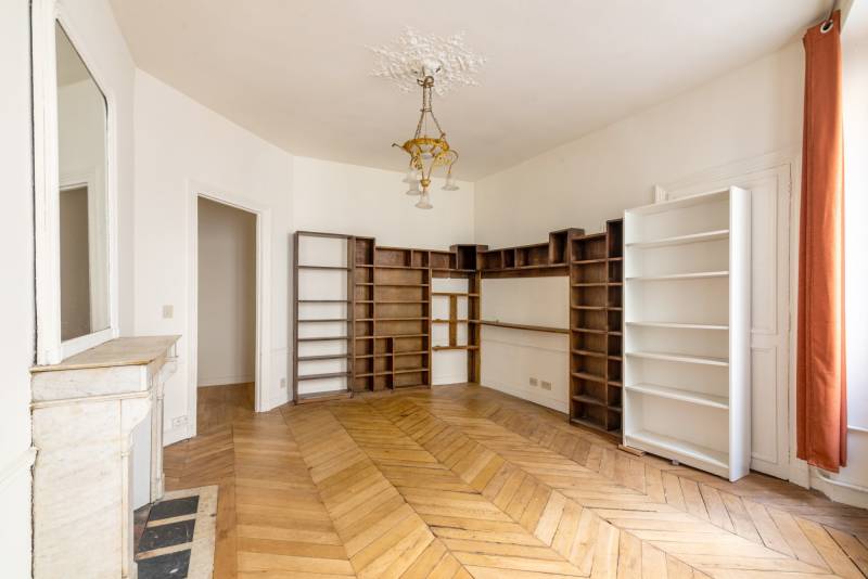 Appartement 5 pièces de 102 m² avec 3 chambres, à rénover - Paris 6ème : rue Notre-Dame des Champs  