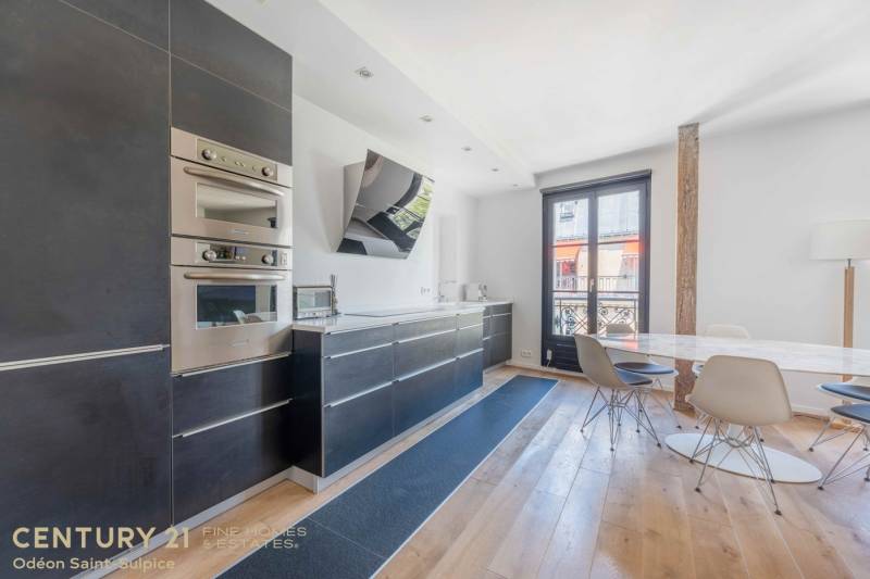 Appartement 3 pièces avec vue dégagée située au 4ème étage avec ascenseur - Paris 6ème : rue Monsieur Le Prince - Jardin du Luxembourg  