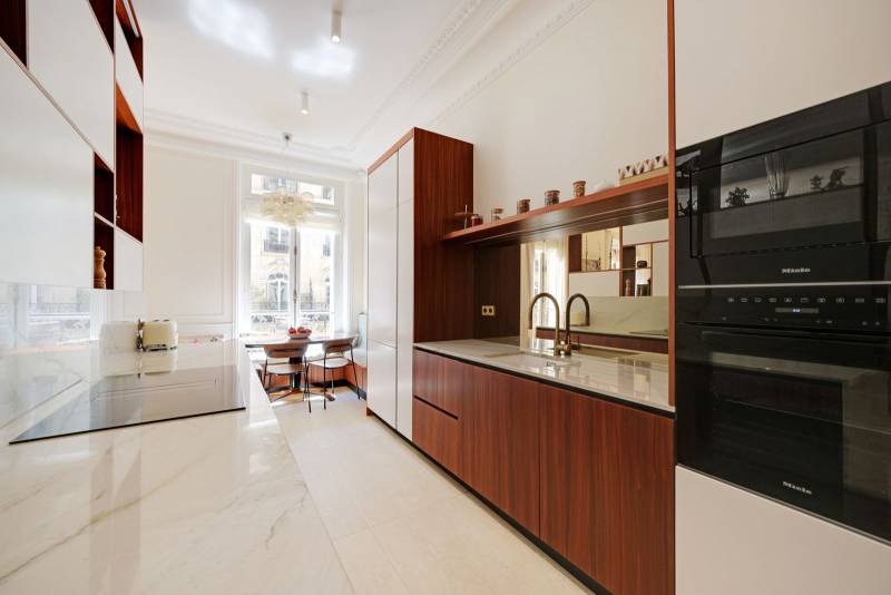 Appartement d'exception de 188 m² avec balcons et vue Tour Eiffel dans un immeuble Haussmannien - Paris 7ème : rue Edmond Valentin - quartier Gros Caillou  