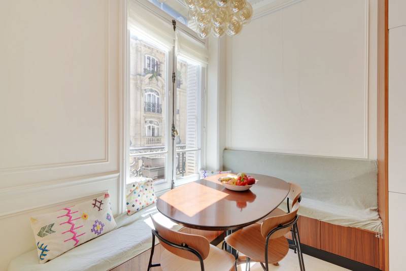 Appartement d'exception de 188 m² avec balcons et vue Tour Eiffel dans un immeuble Haussmannien - Paris 7ème : rue Edmond Valentin - quartier Gros Caillou  