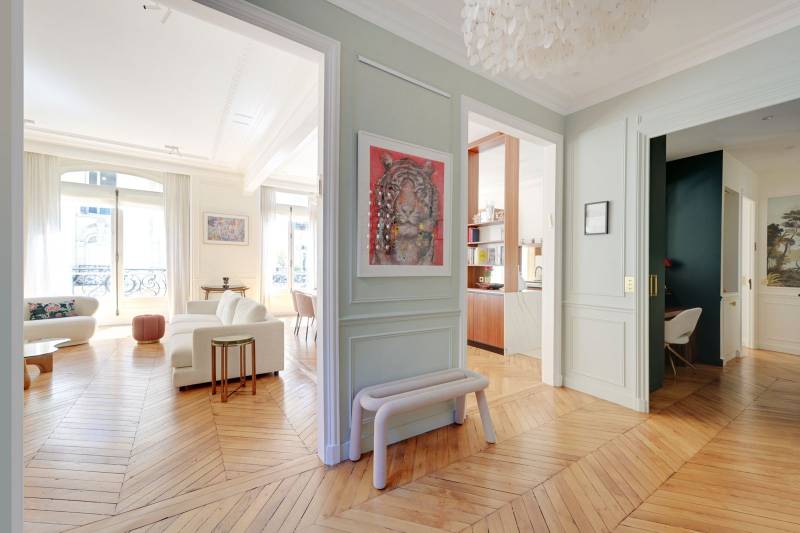 Appartement d'exception de 188 m² avec balcons et vue Tour Eiffel dans un immeuble Haussmannien - Paris 7ème : rue Edmond Valentin - quartier Gros Caillou  