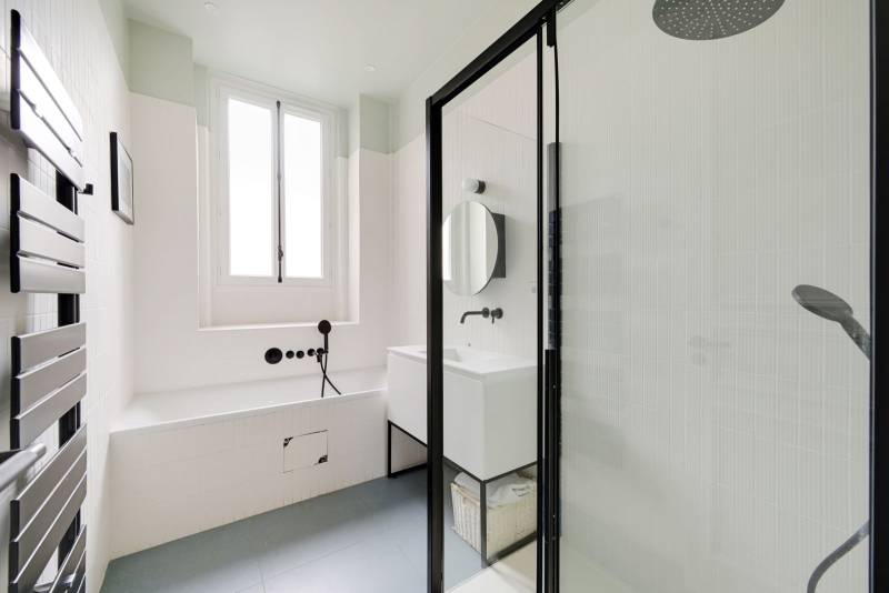 Appartement d'exception de 188 m² avec balcons et vue Tour Eiffel dans un immeuble Haussmannien - Paris 7ème : rue Edmond Valentin - quartier Gros Caillou  