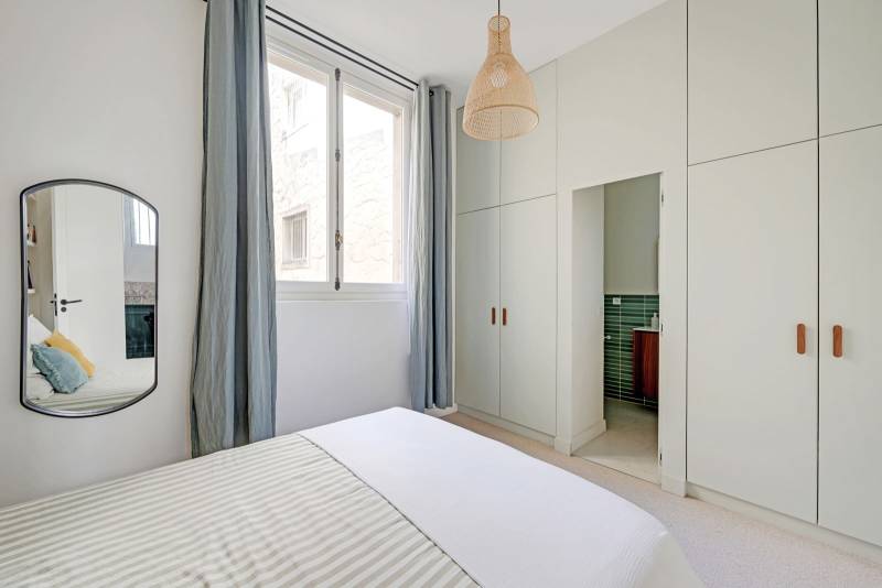 Appartement d'exception de 188 m² avec balcons et vue Tour Eiffel dans un immeuble Haussmannien - Paris 7ème : rue Edmond Valentin - quartier Gros Caillou  