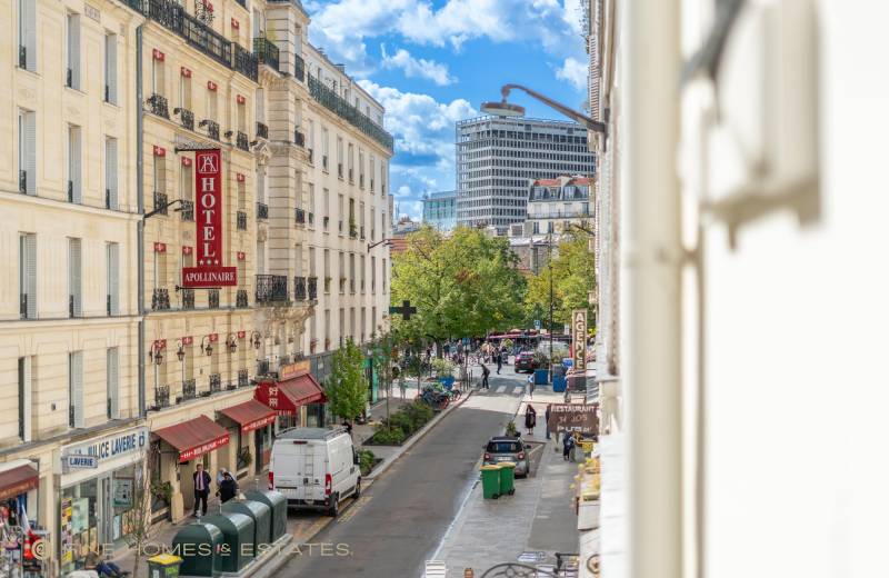 Appartement 2 pièces situé au 2ème étage avec ascenseur - Paris 6ème : rue Delambre - quartier Montparnasse  