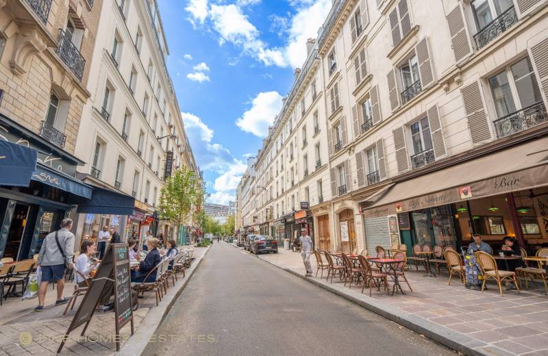 Appartement 2 pièces situé au 2ème étage avec ascenseur - Paris 6ème : rue Delambre - quartier Montparnasse  